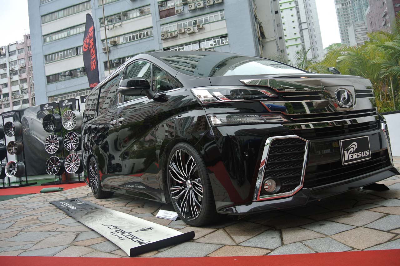 サイズは20×8.5J+38.5 スパークリングブラックパール