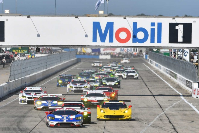 GTLMクラス スタートシーン 予選1番手の67号車フォードはピットスタートとなった