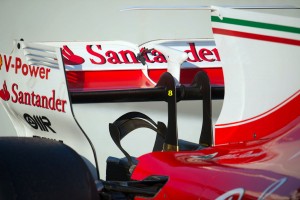 リヤウイングのステーを2本にしたSF70H