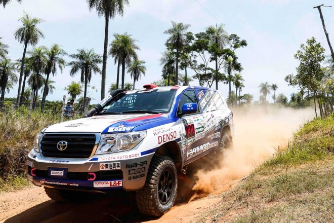T2クラス優勝を飾ったチーム・ランドクルーザー・トヨタ・オートボデー