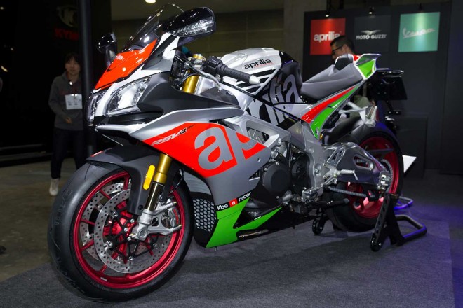 アプリリアRSV4 RF