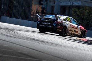 競合のホールデンは4ドアのコモドアを投入するとみられ、そうした周辺環境も判断に影響するか