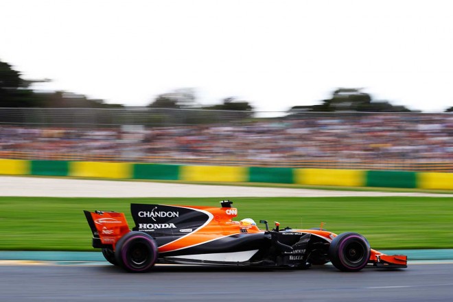 予選アタック中のフェルナンド・アロンソ