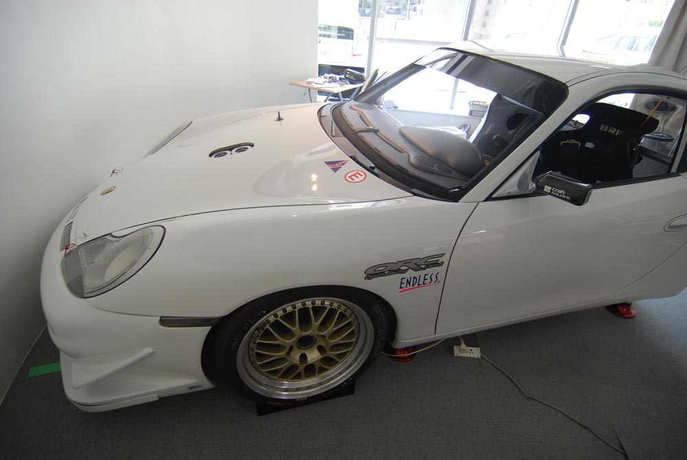 ポルシェの実車を使用したシミュレーター