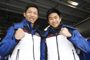 山内英輝(左)と井口卓人(右)