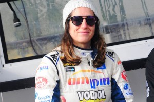 バリチェロのチームメイトとしてサテライトチームに加入した女性ドライバーのビア・フィゲレイド