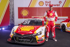 シェル・Vパワー・レーシングは写真のアティラ・アブレウと元F1ドライバーのリカルド・ゾンタが在籍