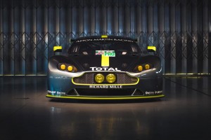 AMRブランドをアピールするカラーリングとなったアストンマーチンV8バンテージGTE