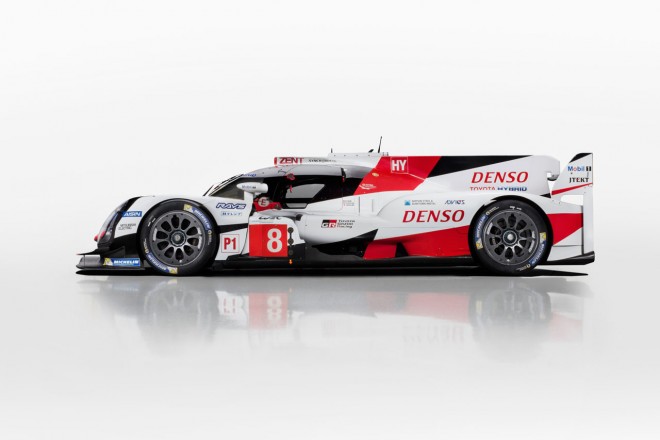 2017年型トヨタTS050ハイブリッド サイドビュー