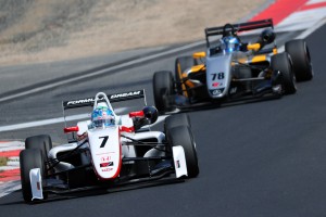 阪口晴南(HFDP RACING F316)と片山義章(OIRC F315)