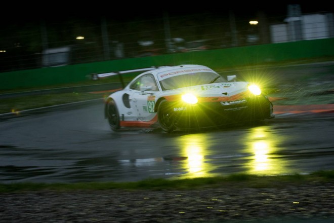 LMGTEプロクラス首位 92号車ポルシェ911 RSR