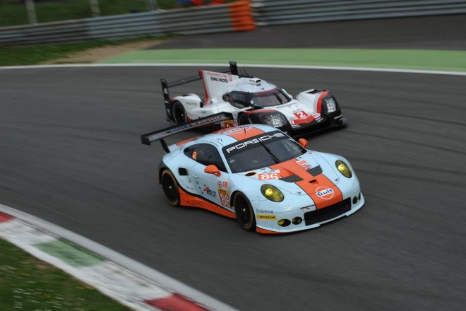 ダンロップタイヤにスイッチしたガルフ・レーシング ポルシェ911 RSR