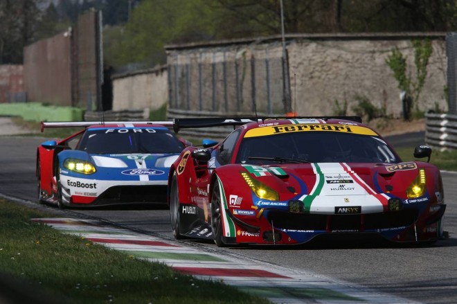 LMGTEプロクラスを戦うAFコルセ51号車フェラーリ488 GTEと67号車フォードGT