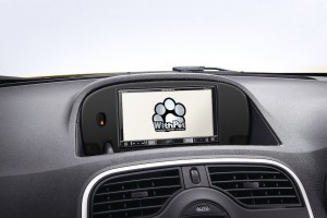 外出先でも重宝するSDナビとバックカメラも装備