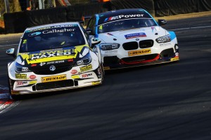 レース2でトップ10に入り、リバースポールからスタートしたボクスホール・アストラ、トム・チルトンは殊勲の開幕3位表彰台