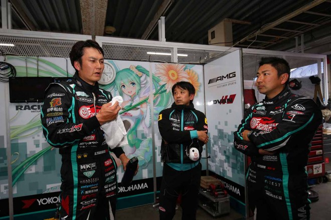 2017スーパーGT第1戦岡山 グッドスマイル 初音ミク AMGの谷口信輝と片岡龍也