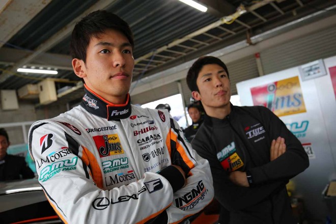 2017スーパーGT第1戦岡山 JMS P.MU LMcorsa RC F GT3の中山雄一と坪井翔