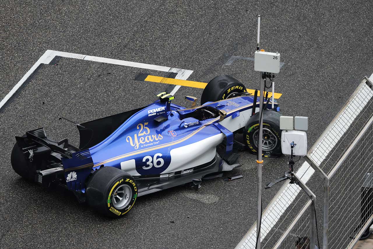 ホームストレートでクラッシュしたジョビナッツィ