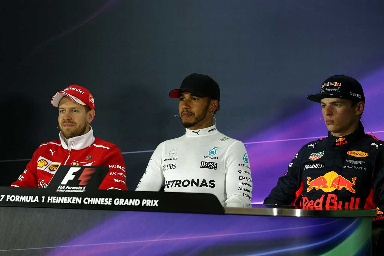 決勝後記者会見に臨むフェルスタッペン、ベッテル、ハミルトン
