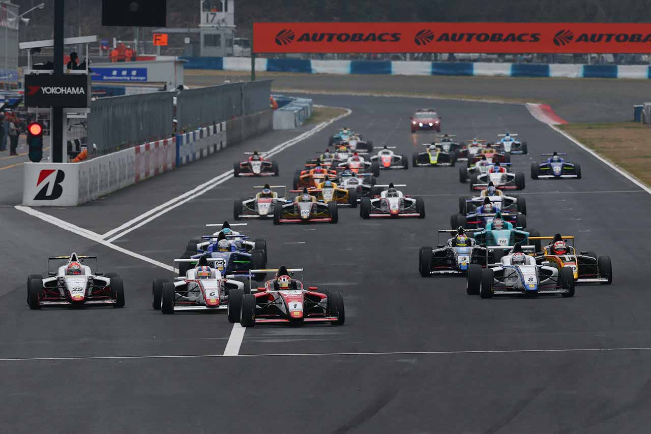 FIA-F4選手権岡山 第1戦決勝レーススタート