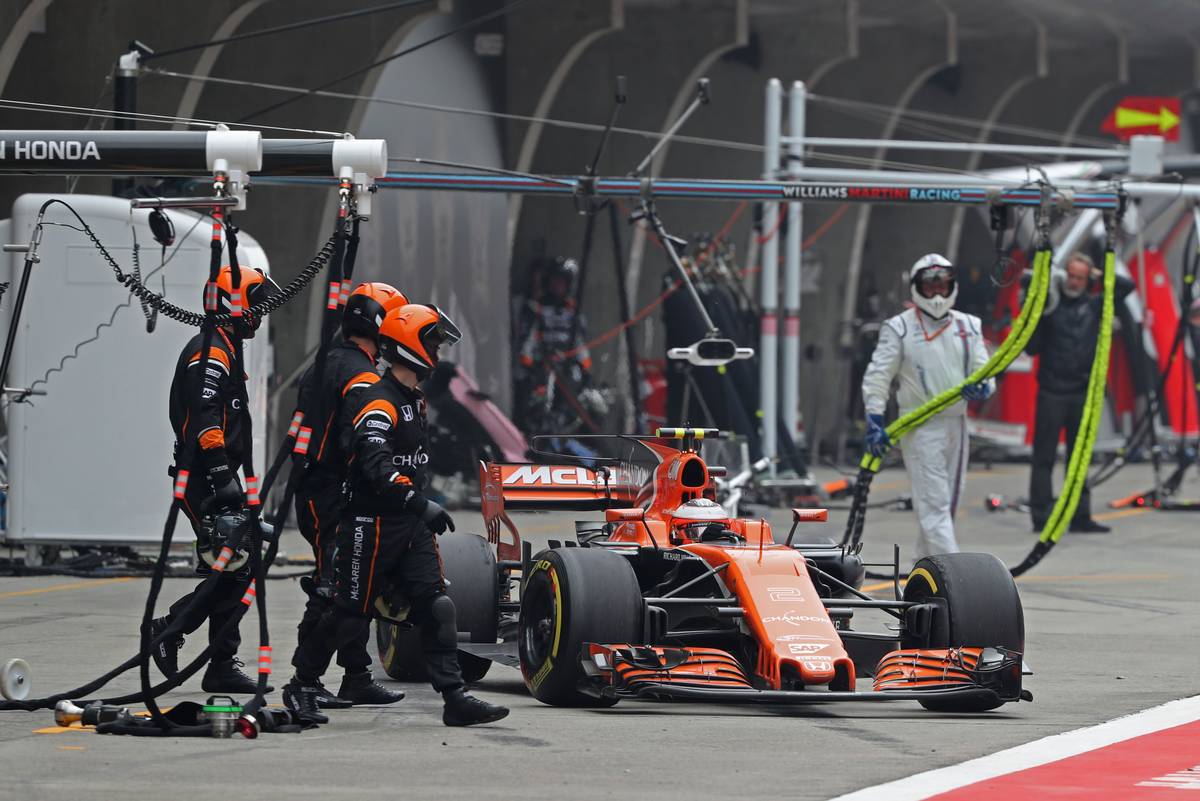 バンドーンは燃料トラブルでリタイア