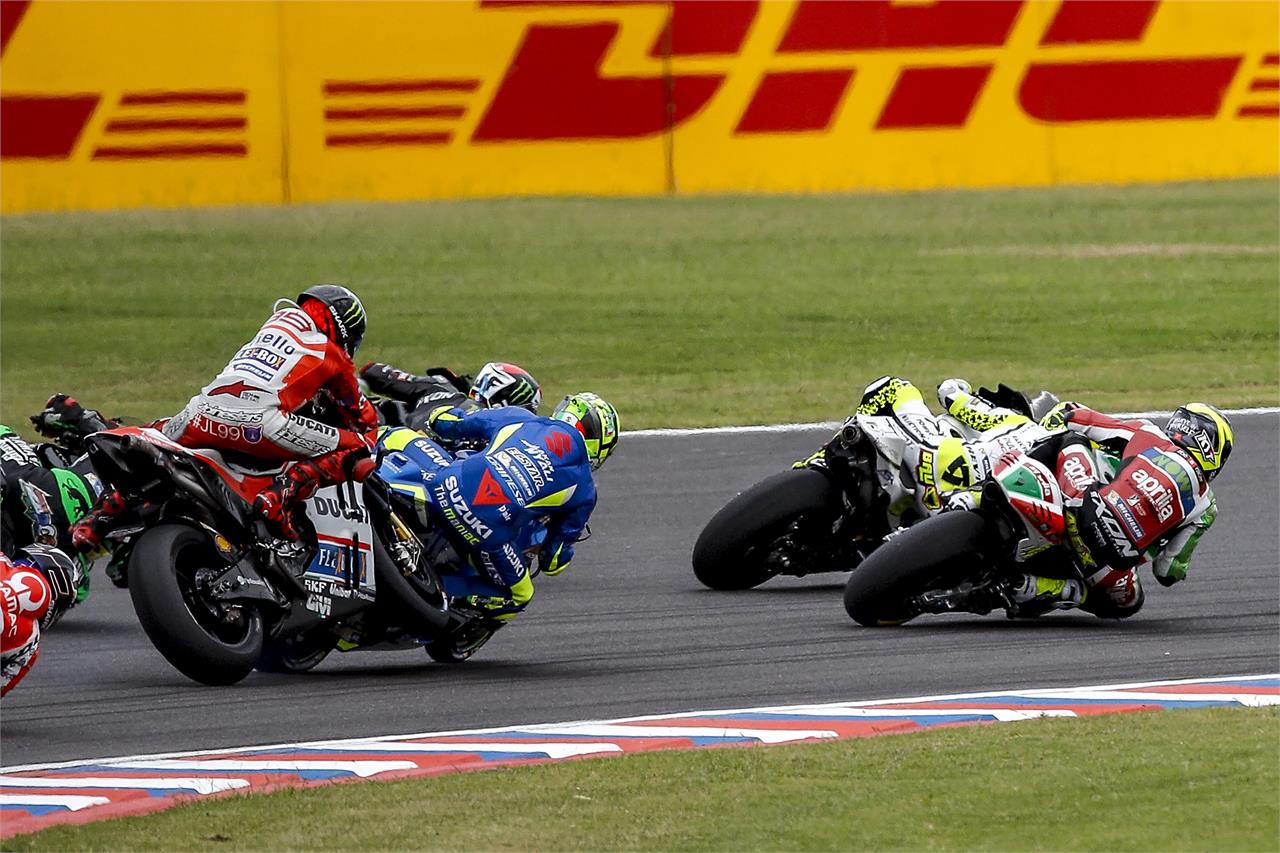 ホルヘ・ロレンソとアンドレア・イアンノーネの接触シーン