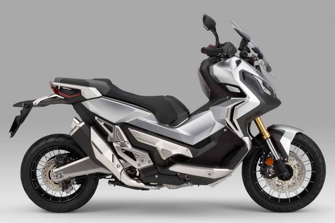 X-ADV（デジタルシルバーメタリック）