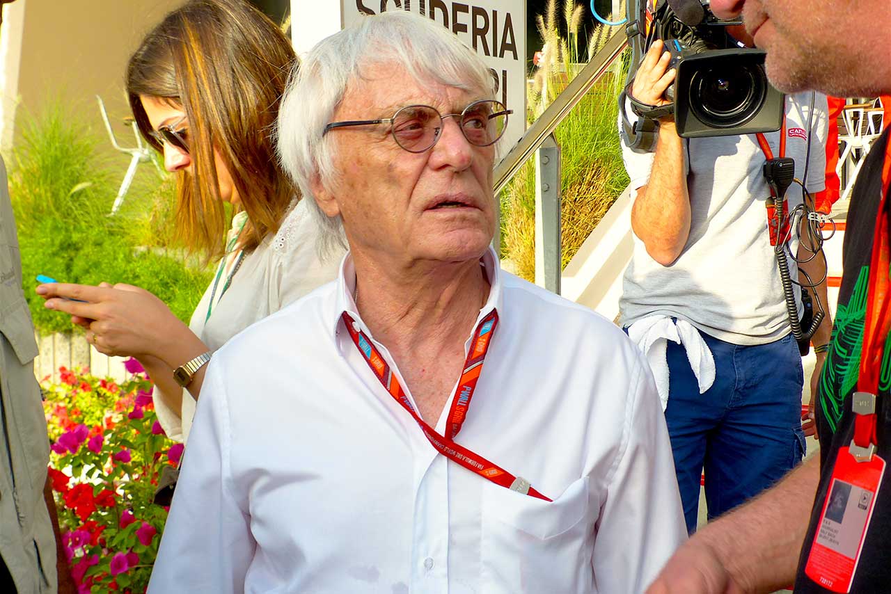 バーレーンGPのパドックに現れたエクレストン