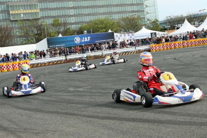 初日のカートレースの様子