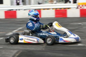 久しぶりにフルフェイスヘルメットをかぶったという新井敏弘