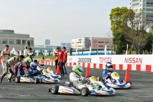 2日目のピットレーンでの攻防