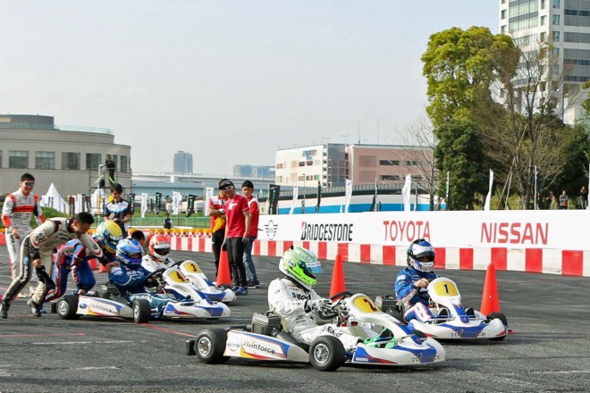 2日目のピットレーンでの攻防