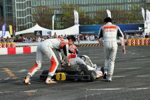 マシンにトラブルが発生し、大きく遅れてしまうホンダチーム