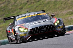 オートポリスを走るGAINER TANAX AMG GT3