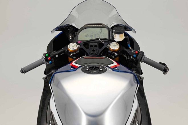 BMWの新型ロードレース専用車『HP4 RACE』