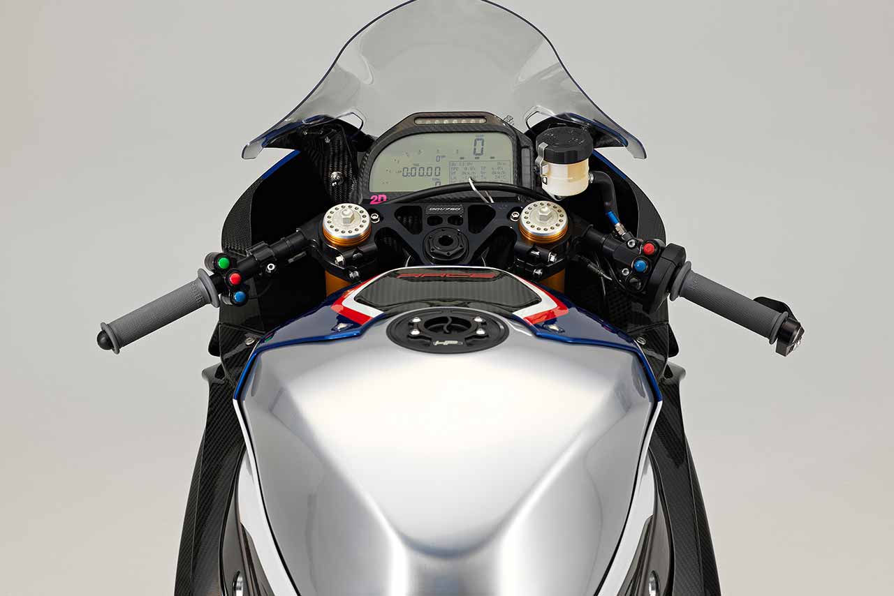 BMWの新型ロードレース専用車『HP4 RACE』