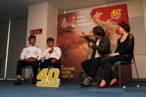 ダカールラリーに馴染み深い日本人ドライバー／ライダーがトークショーを行った