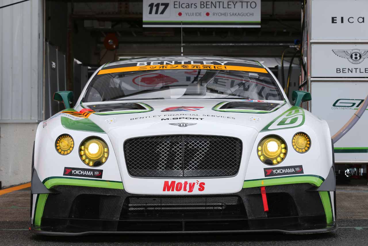 ベントレー・コンチネンタルGT3は、市販車ゆずりの車体サイズに圧倒される