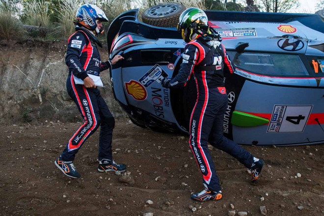 2017WRC第5戦アルゼンティーナ 横転したヘイデン・パッドンのヒュンダイi20クーペWRC