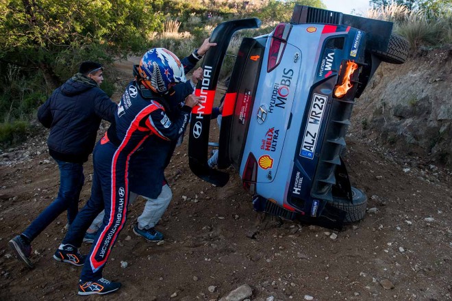 2017WRC第5戦アルゼンティーナ 横転したヘイデン・パッドンのヒュンダイi20クーペWRC
