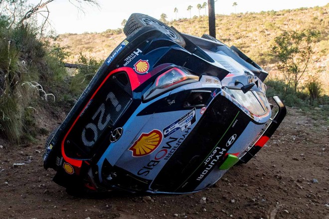 2017WRC第5戦アルゼンティーナ 横転したヘイデン・パッドンのヒュンダイi20クーペWRC