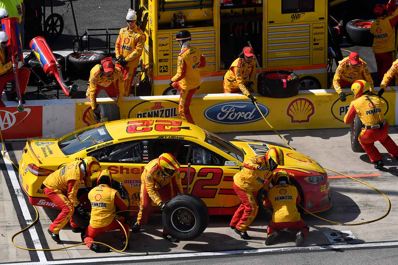 NASCAR第9戦リッチモンド ジョーイ・ロガーノ（フォード・フュージョン）