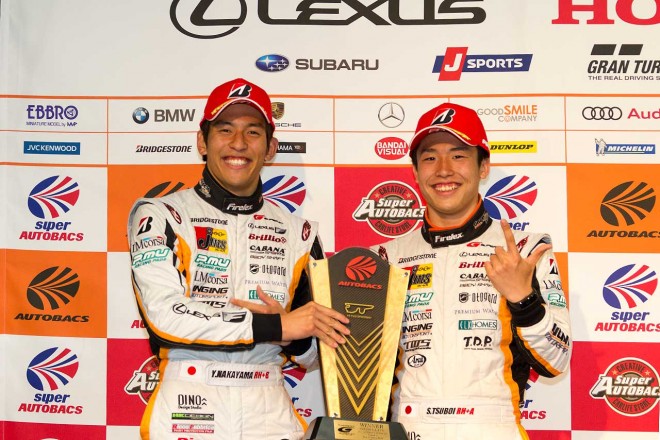 2017スーパーGT第2戦富士 JMS P.MU LMcorsa RC F GT3の中山雄一（左）と坪井翔（右）