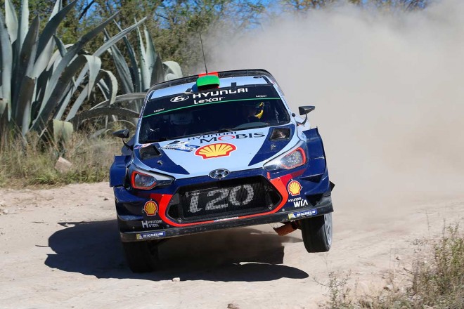 ヘイデン・パッドンとジョン・ケナードが走らせるヒュンダイi20クーペWRC