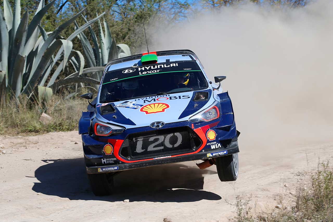 ヘイデン・パッドンとジョン・ケナードが走らせるヒュンダイi20クーペWRC