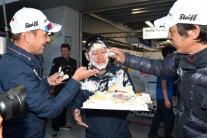 荒聖治はクリームまみれに……。