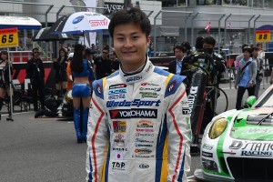グリッドでカメラを見つけ、ピタっと止まってくれたナイスガイ・山下健太。