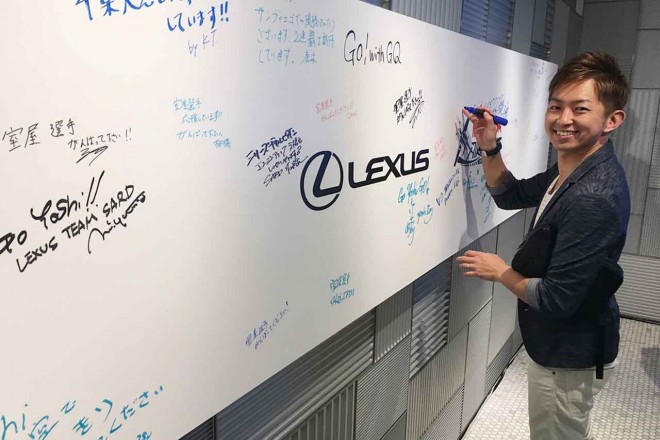 SARD、レッドブル・エアレースパイロット室屋義秀のサポートを継続