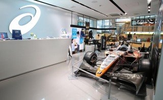 アシックスステーションストア品川の店内