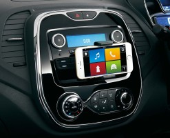 双方の特別仕様車ともに、スマホ連動の「R&Go対応ラジオ」を装備